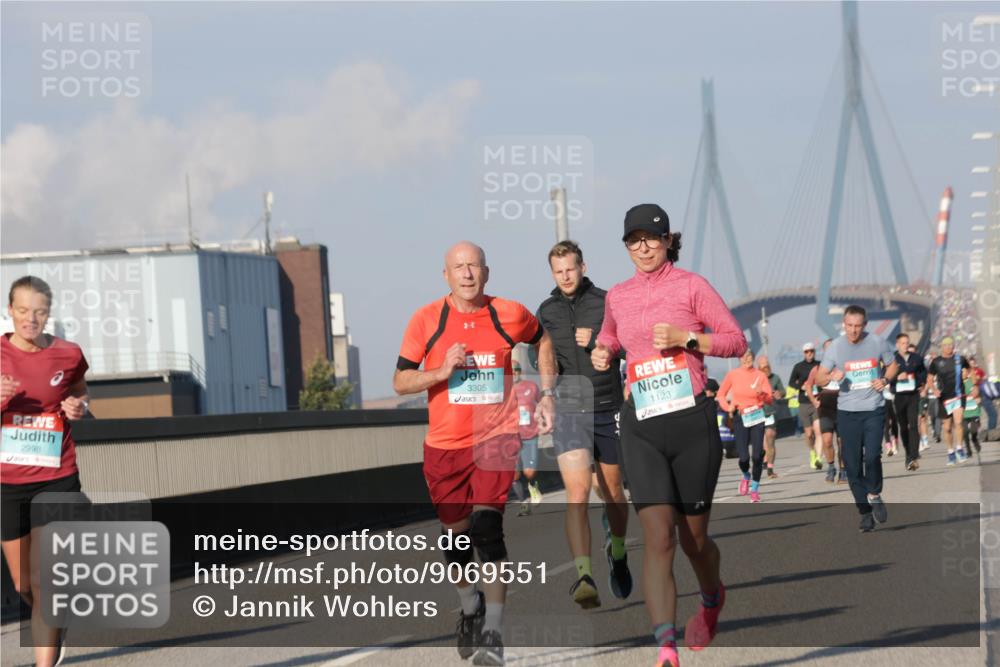 03.10.2025 - Köhlbrandbrückenlauf Jannik Wohlers http://msf.ph/oto/9069551 03.10.2025 09:48:34 Position 3 2998, 3305, 1123 meine-sportfotos.de