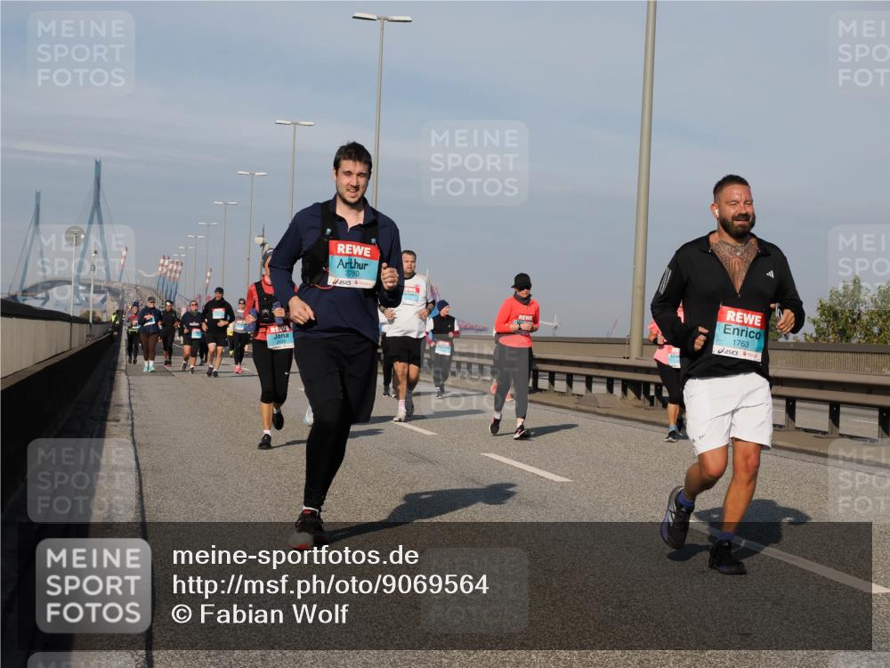 03.10.2025 - Köhlbrandbrückenlauf Fabian Wolf http://msf.ph/oto/9069564 03.10.2025 10:11:56 Position 3 2433, 3780, 1763 meine-sportfotos.de