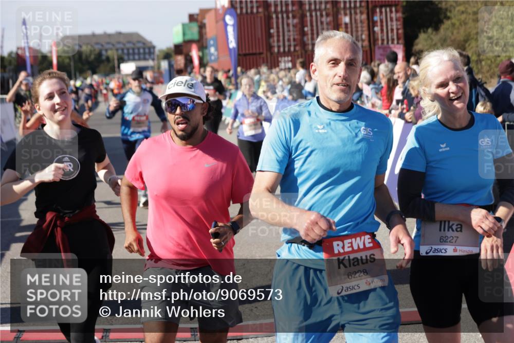 03.10.2025 - Köhlbrandbrückenlauf Jannik Wohlers http://msf.ph/oto/9069573 03.10.2025 13:13:55 Ziel 4188, 4306, 4348, 4522, 4612, 4642, 4868, 5078, 5640, 5700, 5802, 5884, 5886, 6125, 6227, 6228, 6366, 6487, 6488, 6604, 6766 meine-sportfotos.de