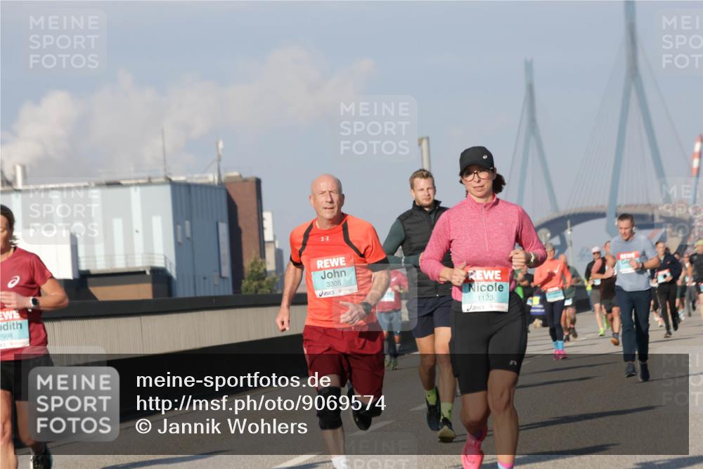 03.10.2025 - Köhlbrandbrückenlauf Jannik Wohlers http://msf.ph/oto/9069574 03.10.2025 09:48:34 Position 3 2998, 3305, 1123 meine-sportfotos.de