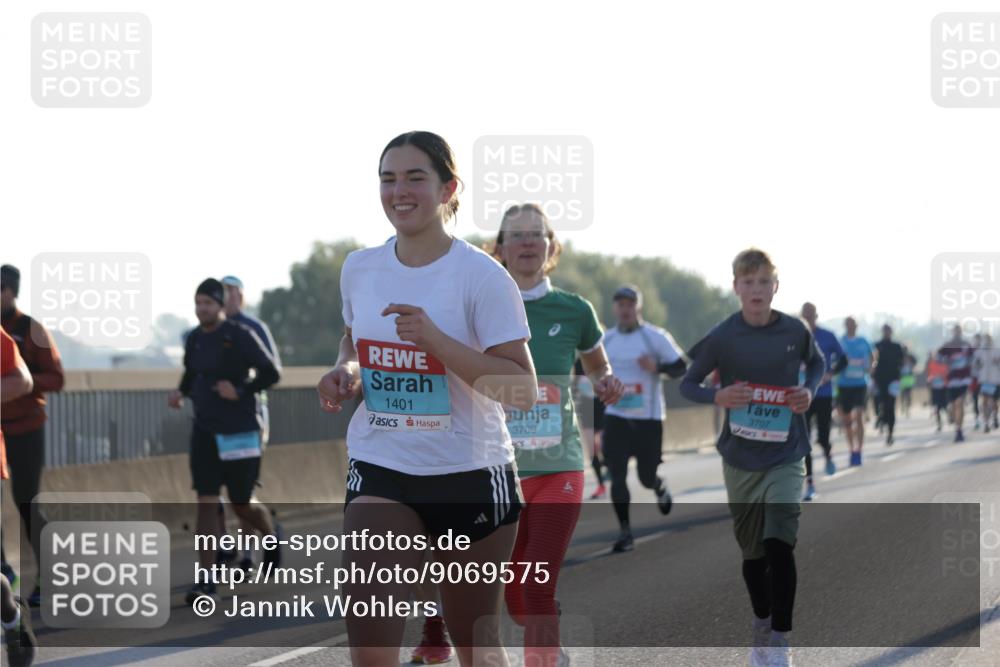 03.10.2025 - Köhlbrandbrückenlauf Jannik Wohlers http://msf.ph/oto/9069575 03.10.2025 09:17:06 Position 3 1401, 3709, 3707 meine-sportfotos.de