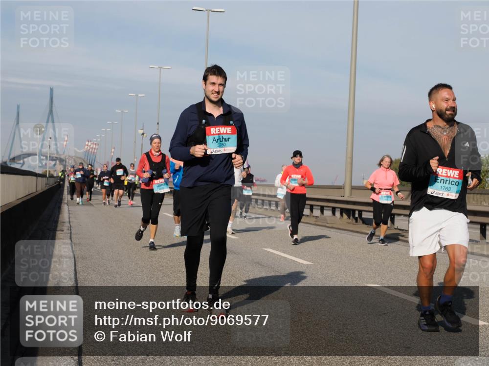 03.10.2025 - Köhlbrandbrückenlauf Fabian Wolf http://msf.ph/oto/9069577 03.10.2025 10:11:57 Position 3 3780, 1763 meine-sportfotos.de