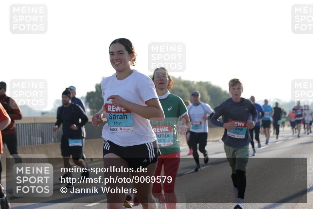 03.10.2025 - Köhlbrandbrückenlauf Jannik Wohlers http://msf.ph/oto/9069579 03.10.2025 09:17:06 Position 3 1401, 3709, 3707 meine-sportfotos.de