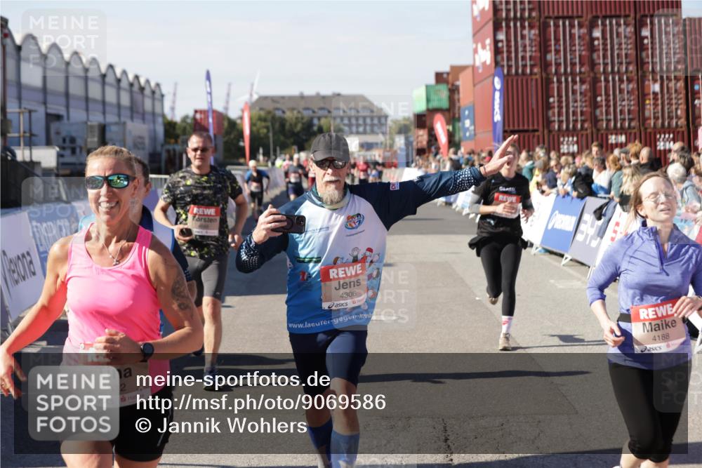 03.10.2025 - Köhlbrandbrückenlauf Jannik Wohlers http://msf.ph/oto/9069586 03.10.2025 13:13:57 Ziel 4188, 4306, 4348, 4522, 4612, 4642, 4868, 5078, 5640, 5700, 5727, 6125, 6227, 6228, 6366, 6487, 6488, 6604, 6766 meine-sportfotos.de