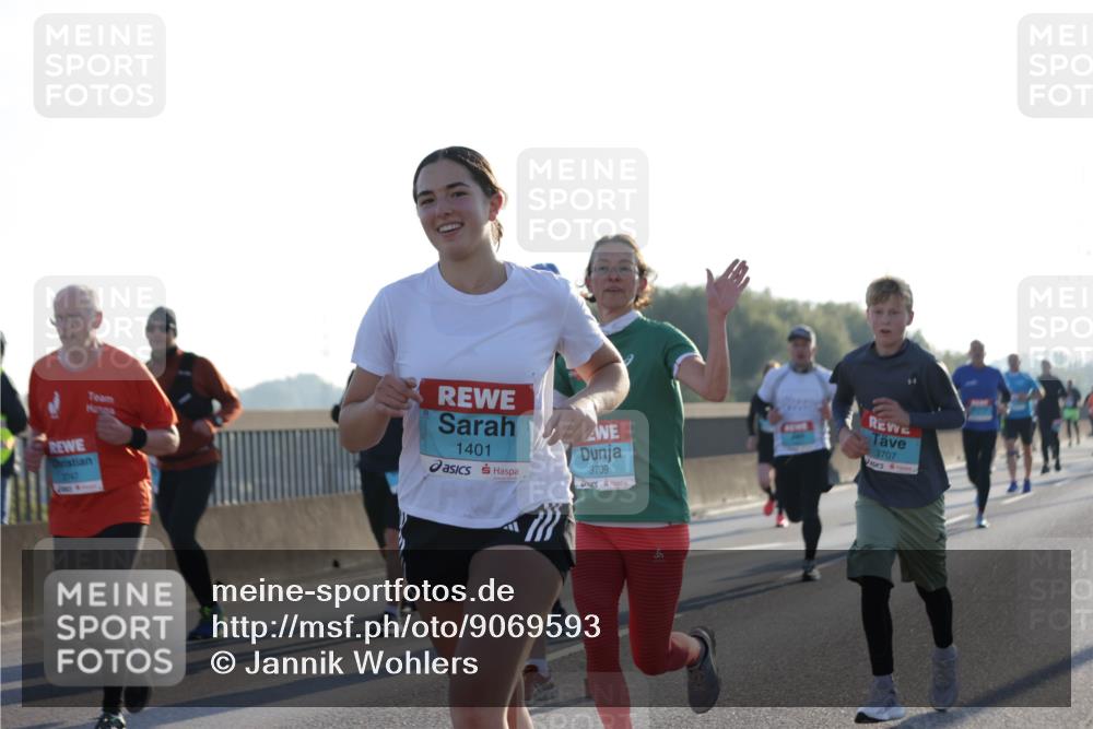 03.10.2025 - Köhlbrandbrückenlauf Jannik Wohlers http://msf.ph/oto/9069593 03.10.2025 09:17:07 Position 3 1401, 3709, 3707 meine-sportfotos.de