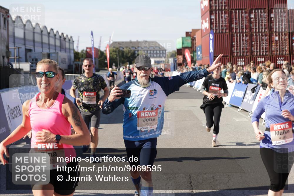 03.10.2025 - Köhlbrandbrückenlauf Jannik Wohlers http://msf.ph/oto/9069595 03.10.2025 13:13:57 Ziel 4188, 4306, 4348, 4522, 4612, 4642, 4868, 5078, 5640, 5700, 5727, 6125, 6227, 6228, 6366, 6487, 6488, 6604, 6766 meine-sportfotos.de