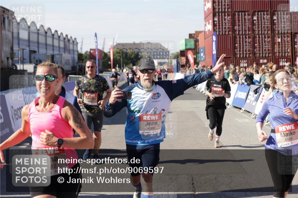 03.10.2025 - Köhlbrandbrückenlauf Jannik Wohlers http://msf.ph/oto/9069597 03.10.2025 13:13:57 Ziel 4188, 4306, 4348, 4522, 4612, 4642, 4868, 5078, 5640, 5700, 5727, 6125, 6227, 6228, 6366, 6487, 6488, 6604, 6766 meine-sportfotos.de