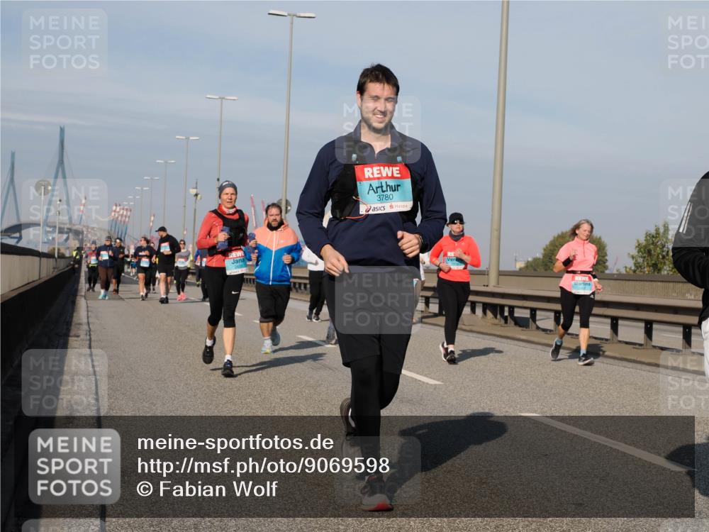 03.10.2025 - Köhlbrandbrückenlauf Fabian Wolf http://msf.ph/oto/9069598 03.10.2025 10:11:57 Position 3 2433, 3780 meine-sportfotos.de