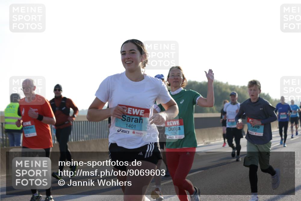 03.10.2025 - Köhlbrandbrückenlauf Jannik Wohlers http://msf.ph/oto/9069603 03.10.2025 09:17:07 Position 3 2047, 1401, 3709, 3707 meine-sportfotos.de
