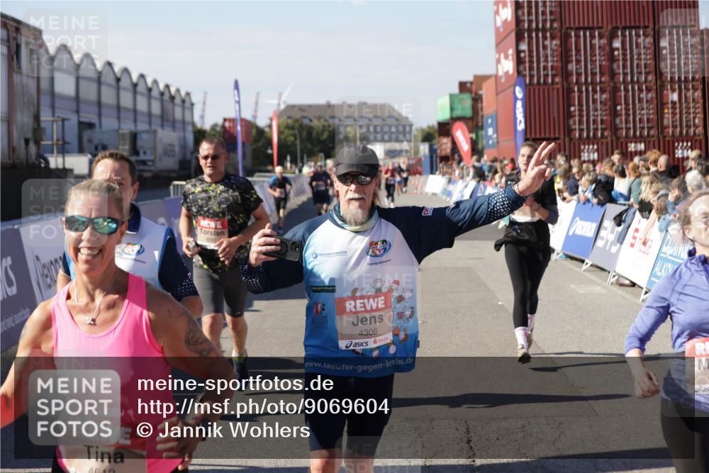03.10.2025 - Köhlbrandbrückenlauf Jannik Wohlers http://msf.ph/oto/9069604 03.10.2025 13:13:57 Ziel 4188, 4306, 4348, 4522, 4612, 4642, 4868, 5078, 5640, 5700, 5727, 6125, 6227, 6228, 6366, 6487, 6488, 6604, 6766 meine-sportfotos.de
