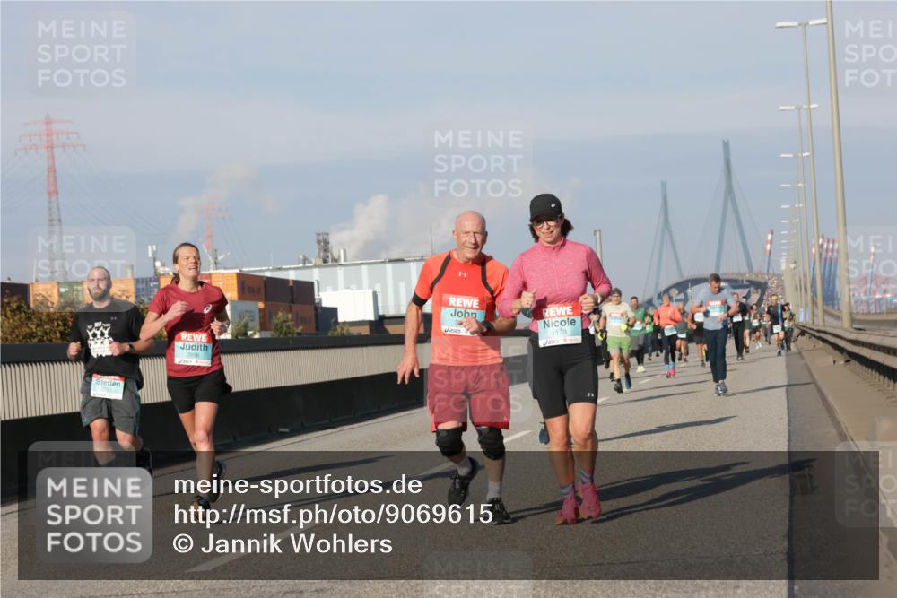 03.10.2025 - Köhlbrandbrückenlauf Jannik Wohlers http://msf.ph/oto/9069615 03.10.2025 09:48:36 Position 3 2998, 1123 meine-sportfotos.de