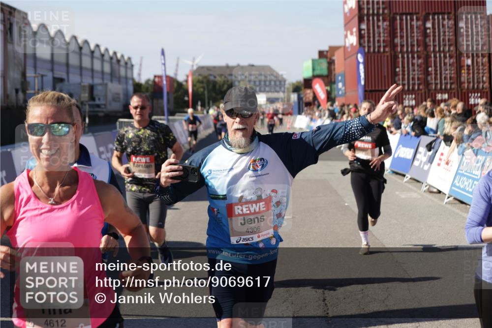 03.10.2025 - Köhlbrandbrückenlauf Jannik Wohlers http://msf.ph/oto/9069617 03.10.2025 13:13:57 Ziel 4188, 4306, 4348, 4522, 4612, 4642, 4868, 5078, 5640, 5700, 5727, 6125, 6227, 6228, 6366, 6487, 6488, 6604, 6766 meine-sportfotos.de