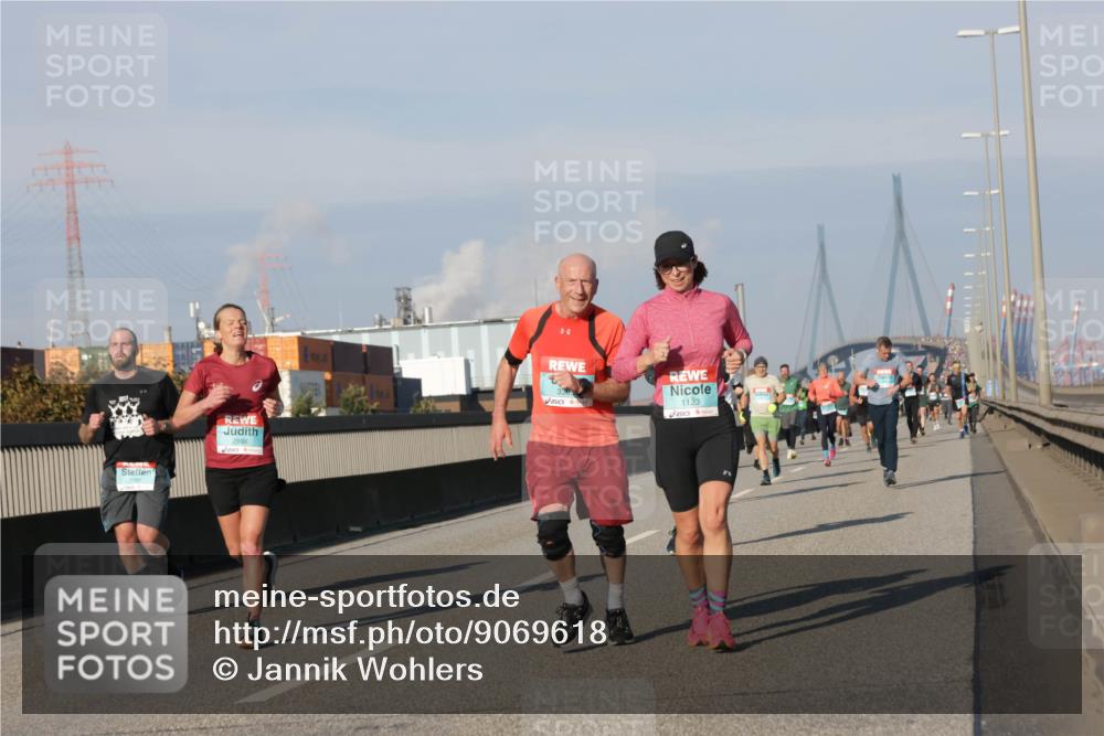 03.10.2025 - Köhlbrandbrückenlauf Jannik Wohlers http://msf.ph/oto/9069618 03.10.2025 09:48:36 Position 3 22, 330, 1123 meine-sportfotos.de