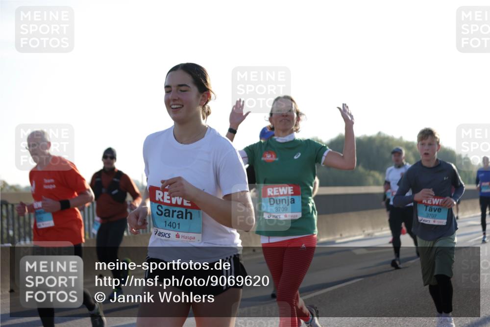 03.10.2025 - Köhlbrandbrückenlauf Jannik Wohlers http://msf.ph/oto/9069620 03.10.2025 09:17:07 Position 3 1401, 3709, 3707 meine-sportfotos.de
