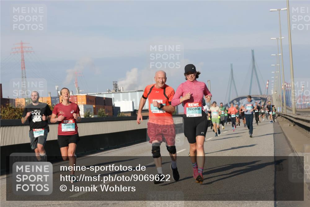 03.10.2025 - Köhlbrandbrückenlauf Jannik Wohlers http://msf.ph/oto/9069622 03.10.2025 09:48:36 Position 3 2998, 1123 meine-sportfotos.de