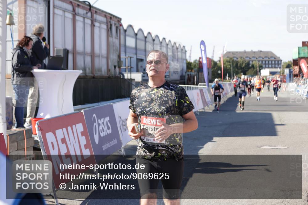 03.10.2025 - Köhlbrandbrückenlauf Jannik Wohlers http://msf.ph/oto/9069625 03.10.2025 13:13:58 Ziel 4188, 4306, 4348, 4522, 4612, 4642, 4868, 5078, 5640, 5700, 5727, 6125, 6227, 6228, 6318, 6487, 6488, 6604, 6766 meine-sportfotos.de