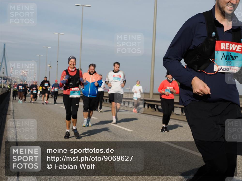 03.10.2025 - Köhlbrandbrückenlauf Fabian Wolf http://msf.ph/oto/9069627 03.10.2025 10:11:58 Position 3 2433, 3780 meine-sportfotos.de