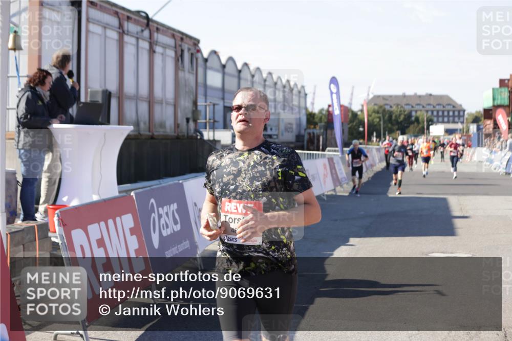 03.10.2025 - Köhlbrandbrückenlauf Jannik Wohlers http://msf.ph/oto/9069631 03.10.2025 13:13:58 Ziel 4188, 4306, 4348, 4522, 4612, 4642, 4868, 5078, 5640, 5700, 5727, 6125, 6227, 6228, 6318, 6487, 6488, 6604, 6766 meine-sportfotos.de