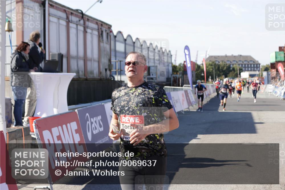 03.10.2025 - Köhlbrandbrückenlauf Jannik Wohlers http://msf.ph/oto/9069637 03.10.2025 13:13:58 Ziel 4188, 4306, 4348, 4522, 4612, 4642, 4868, 5078, 5640, 5700, 5727, 6125, 6227, 6228, 6318, 6487, 6488, 6604, 6766 meine-sportfotos.de