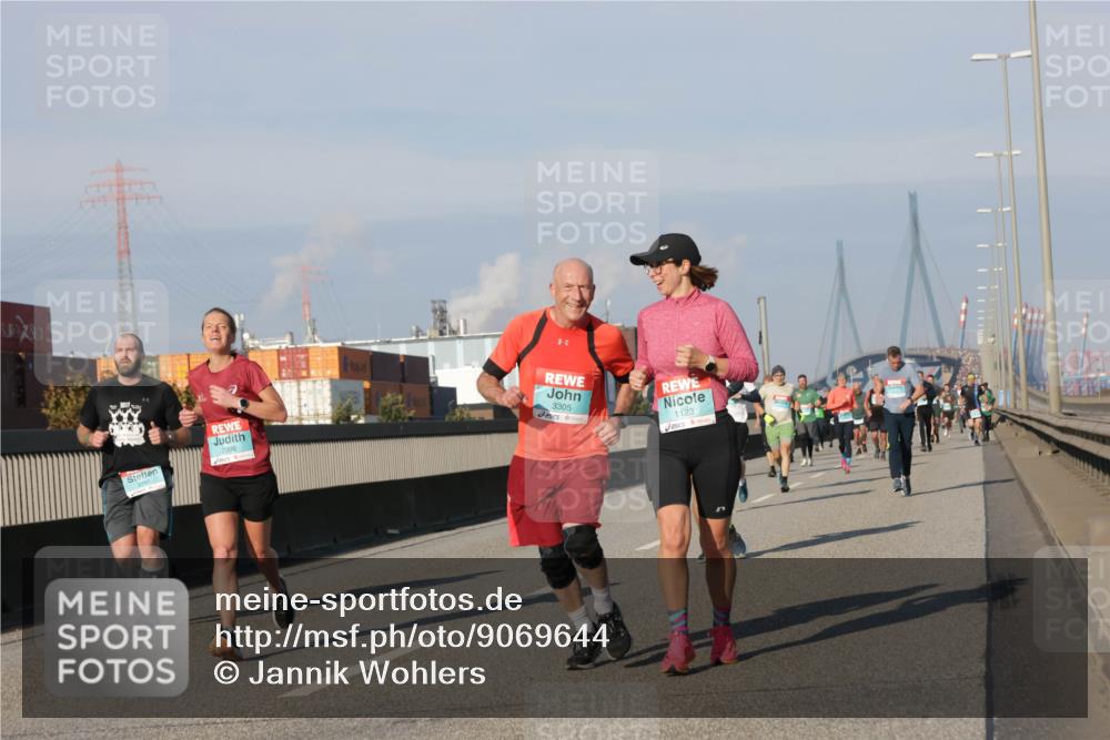 03.10.2025 - Köhlbrandbrückenlauf Jannik Wohlers http://msf.ph/oto/9069644 03.10.2025 09:48:37 Position 3 2998, 3305, 1123 meine-sportfotos.de