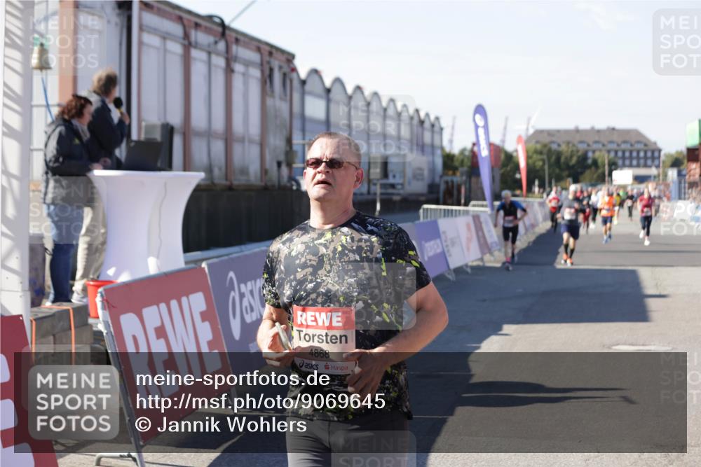 03.10.2025 - Köhlbrandbrückenlauf Jannik Wohlers http://msf.ph/oto/9069645 03.10.2025 13:13:59 Ziel 4188, 4306, 4522, 4612, 4642, 4868, 5078, 5640, 5700, 5727, 6125, 6227, 6228, 6318, 6487, 6488, 6604, 6766 meine-sportfotos.de