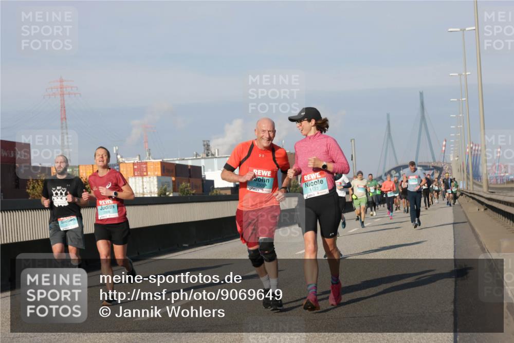 03.10.2025 - Köhlbrandbrückenlauf Jannik Wohlers http://msf.ph/oto/9069649 03.10.2025 09:48:37 Position 3 2998, 3305, 1123 meine-sportfotos.de