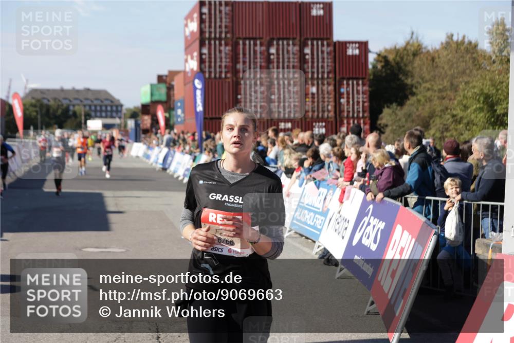 03.10.2025 - Köhlbrandbrückenlauf Jannik Wohlers http://msf.ph/oto/9069663 03.10.2025 13:13:59 Ziel 4188, 4306, 4522, 4612, 4642, 4868, 5078, 5640, 5700, 5727, 6125, 6227, 6228, 6318, 6487, 6488, 6604, 6766 meine-sportfotos.de