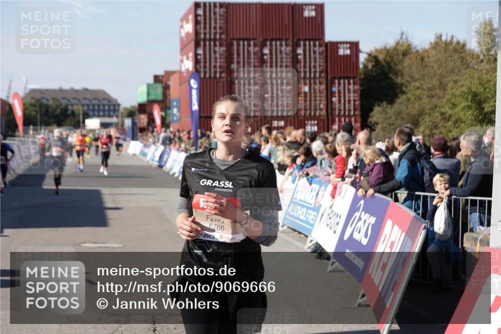 03.10.2025 - Köhlbrandbrückenlauf Jannik Wohlers http://msf.ph/oto/9069666 03.10.2025 13:13:59 Ziel 4188, 4306, 4522, 4612, 4642, 4868, 5078, 5640, 5700, 5727, 6125, 6227, 6228, 6318, 6487, 6488, 6604, 6766 meine-sportfotos.de