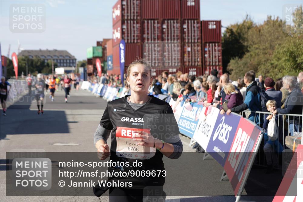 03.10.2025 - Köhlbrandbrückenlauf Jannik Wohlers http://msf.ph/oto/9069673 03.10.2025 13:14:00 Ziel 4188, 4306, 4522, 4612, 4642, 4868, 5078, 5640, 5700, 5727, 6125, 6227, 6228, 6318, 6487, 6488, 6604, 6766 meine-sportfotos.de