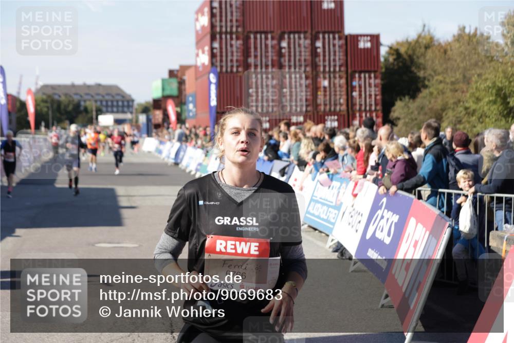 03.10.2025 - Köhlbrandbrückenlauf Jannik Wohlers http://msf.ph/oto/9069683 03.10.2025 13:14:00 Ziel 4188, 4306, 4522, 4612, 4642, 4868, 5078, 5640, 5700, 5727, 6125, 6227, 6228, 6318, 6487, 6488, 6604, 6766 meine-sportfotos.de