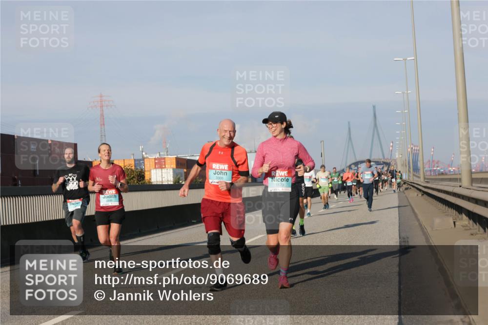 03.10.2025 - Köhlbrandbrückenlauf Jannik Wohlers http://msf.ph/oto/9069689 03.10.2025 09:48:37 Position 3 3305, 1123 meine-sportfotos.de