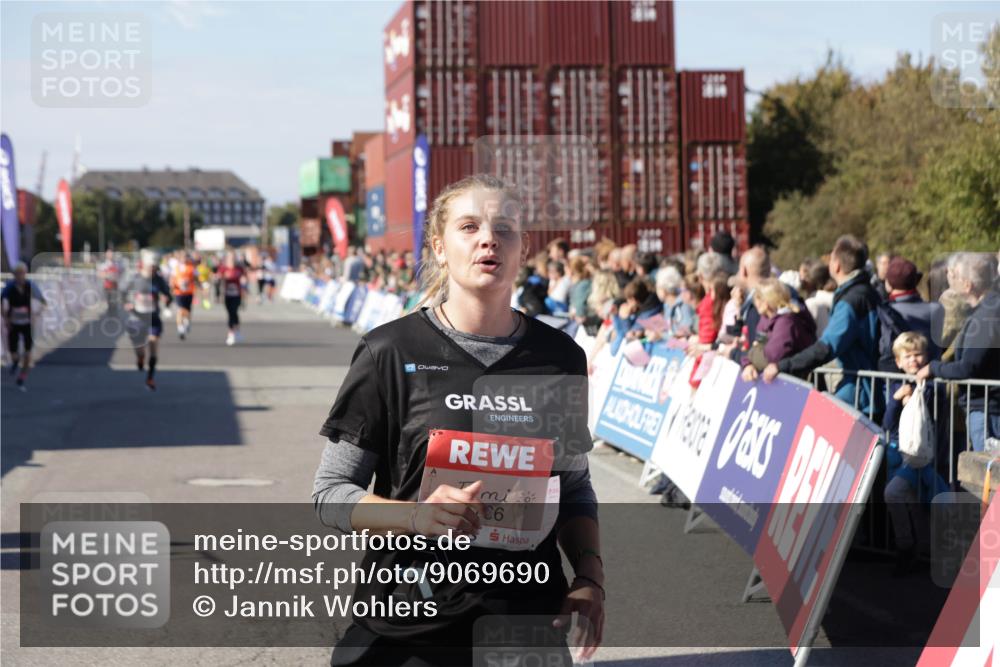 03.10.2025 - Köhlbrandbrückenlauf Jannik Wohlers http://msf.ph/oto/9069690 03.10.2025 13:14:00 Ziel 4188, 4306, 4522, 4612, 4642, 4868, 5078, 5640, 5700, 5727, 6125, 6227, 6228, 6318, 6487, 6488, 6604, 6766 meine-sportfotos.de