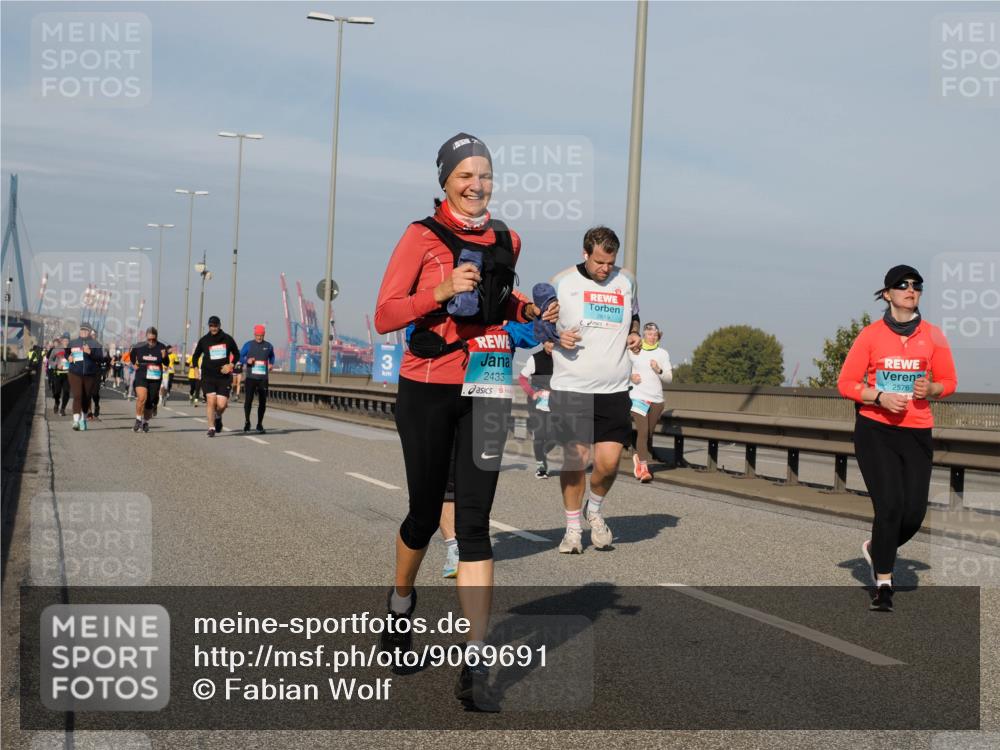 03.10.2025 - Köhlbrandbrückenlauf Fabian Wolf http://msf.ph/oto/9069691 03.10.2025 10:12:00 Position 3 2433, 2619, 2576 meine-sportfotos.de