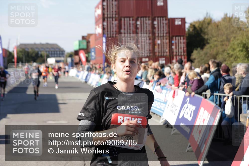03.10.2025 - Köhlbrandbrückenlauf Jannik Wohlers http://msf.ph/oto/9069705 03.10.2025 13:14:00 Ziel 4188, 4306, 4522, 4612, 4642, 4868, 5078, 5640, 5700, 5727, 6125, 6227, 6228, 6318, 6487, 6488, 6604, 6766 meine-sportfotos.de