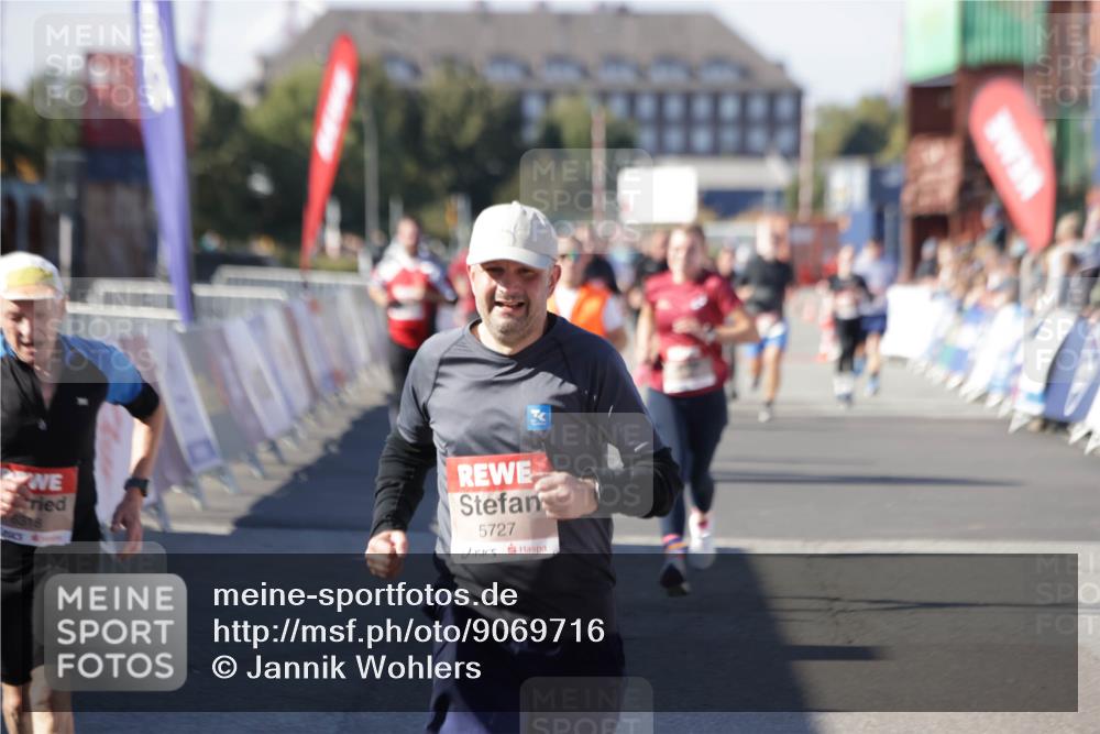 03.10.2025 - Köhlbrandbrückenlauf Jannik Wohlers http://msf.ph/oto/9069716 03.10.2025 13:14:03 Ziel 4188, 4306, 4313, 4612, 4785, 4868, 5078, 5700, 5727, 6125, 6227, 6318, 6766 meine-sportfotos.de