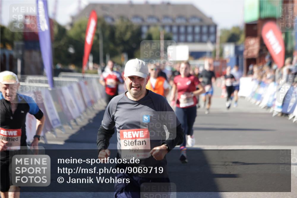 03.10.2025 - Köhlbrandbrückenlauf Jannik Wohlers http://msf.ph/oto/9069719 03.10.2025 13:14:03 Ziel 4188, 4306, 4313, 4612, 4785, 4868, 5078, 5700, 5727, 6125, 6227, 6318, 6766 meine-sportfotos.de
