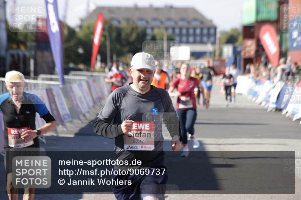 03.10.2025 - Köhlbrandbrückenlauf Jannik Wohlers http://msf.ph/oto/9069737 03.10.2025 13:14:03 Ziel 4188, 4306, 4313, 4612, 4785, 4868, 5078, 5700, 5727, 6125, 6227, 6318, 6766 meine-sportfotos.de