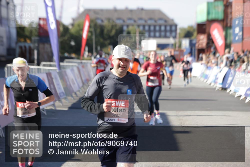 03.10.2025 - Köhlbrandbrückenlauf Jannik Wohlers http://msf.ph/oto/9069740 03.10.2025 13:14:03 Ziel 4188, 4306, 4313, 4612, 4785, 4868, 5078, 5700, 5727, 6125, 6227, 6318, 6766 meine-sportfotos.de