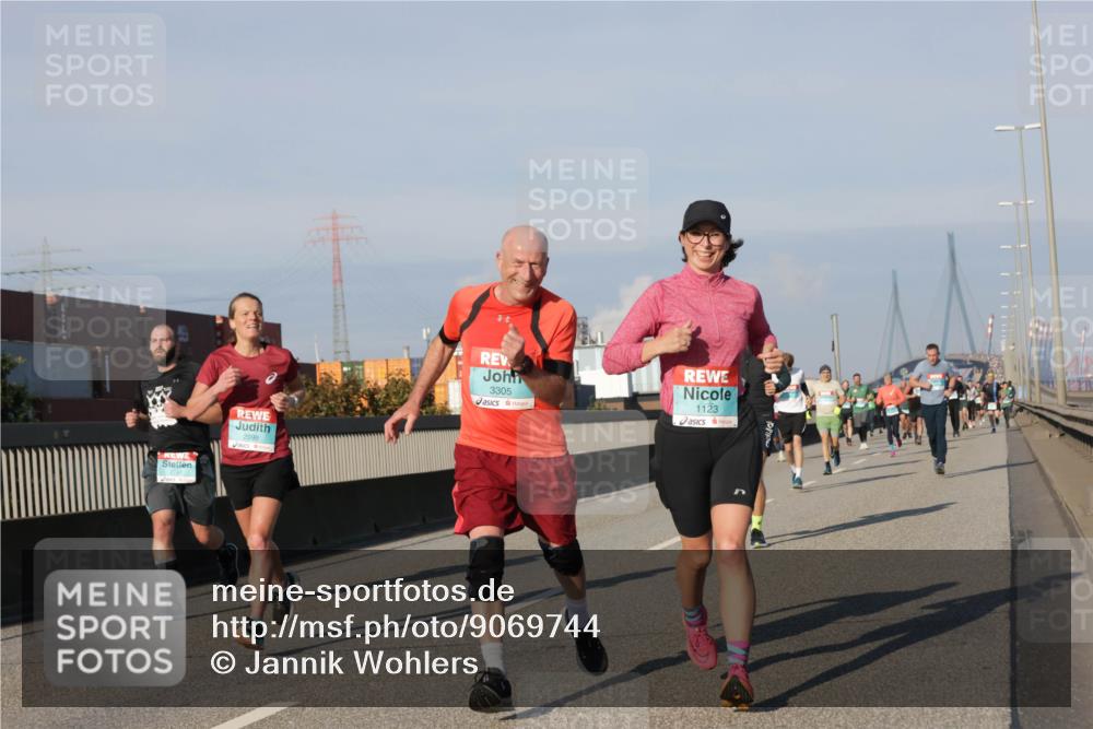 03.10.2025 - Köhlbrandbrückenlauf Jannik Wohlers http://msf.ph/oto/9069744 03.10.2025 09:48:38 Position 3 2998, 3305, 1123 meine-sportfotos.de
