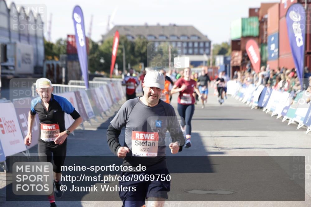 03.10.2025 - Köhlbrandbrückenlauf Jannik Wohlers http://msf.ph/oto/9069750 03.10.2025 13:14:03 Ziel 4188, 4306, 4313, 4612, 4785, 4868, 5078, 5700, 5727, 6125, 6227, 6318, 6766 meine-sportfotos.de