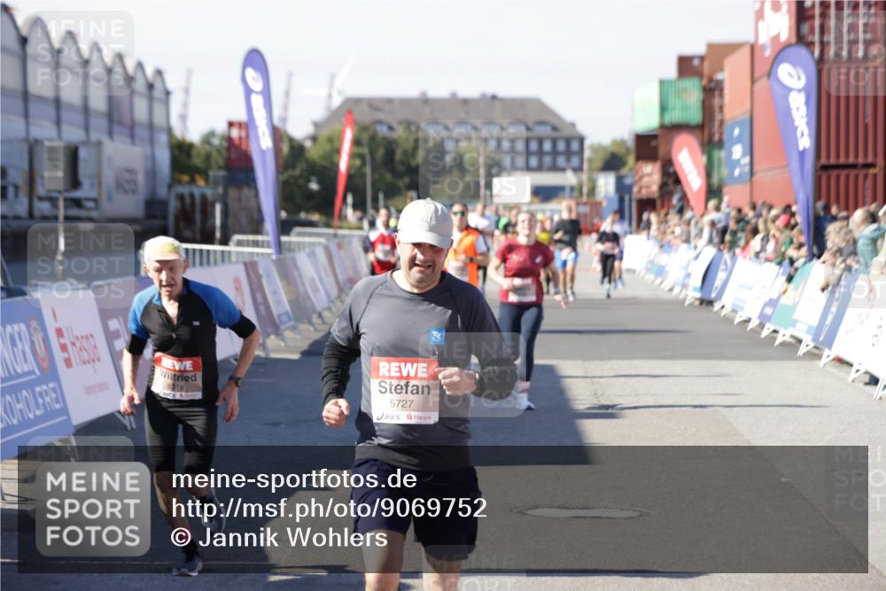 03.10.2025 - Köhlbrandbrückenlauf Jannik Wohlers http://msf.ph/oto/9069752 03.10.2025 13:14:04 Ziel 4188, 4306, 4313, 4612, 4785, 4868, 5700, 5727, 6318, 6766 meine-sportfotos.de