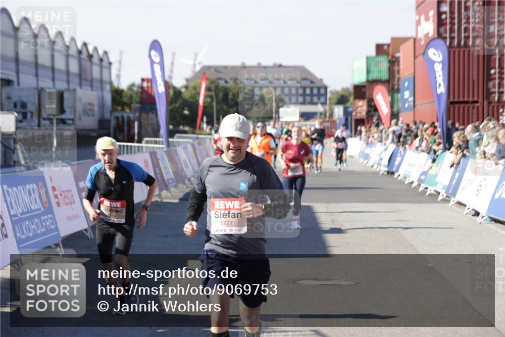 03.10.2025 - Köhlbrandbrückenlauf Jannik Wohlers http://msf.ph/oto/9069753 03.10.2025 13:14:04 Ziel 4188, 4306, 4313, 4612, 4785, 4868, 5700, 5727, 6318, 6766 meine-sportfotos.de