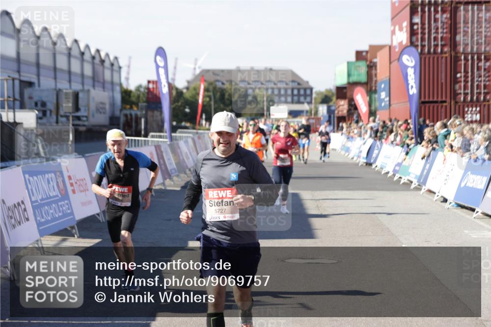 03.10.2025 - Köhlbrandbrückenlauf Jannik Wohlers http://msf.ph/oto/9069757 03.10.2025 13:14:04 Ziel 4188, 4306, 4313, 4612, 4785, 4868, 5700, 5727, 6318, 6766 meine-sportfotos.de