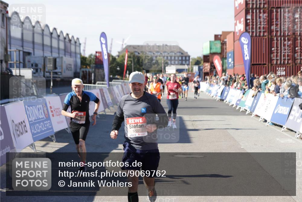 03.10.2025 - Köhlbrandbrückenlauf Jannik Wohlers http://msf.ph/oto/9069762 03.10.2025 13:14:04 Ziel 4188, 4306, 4313, 4612, 4785, 4868, 5700, 5727, 6318, 6766 meine-sportfotos.de