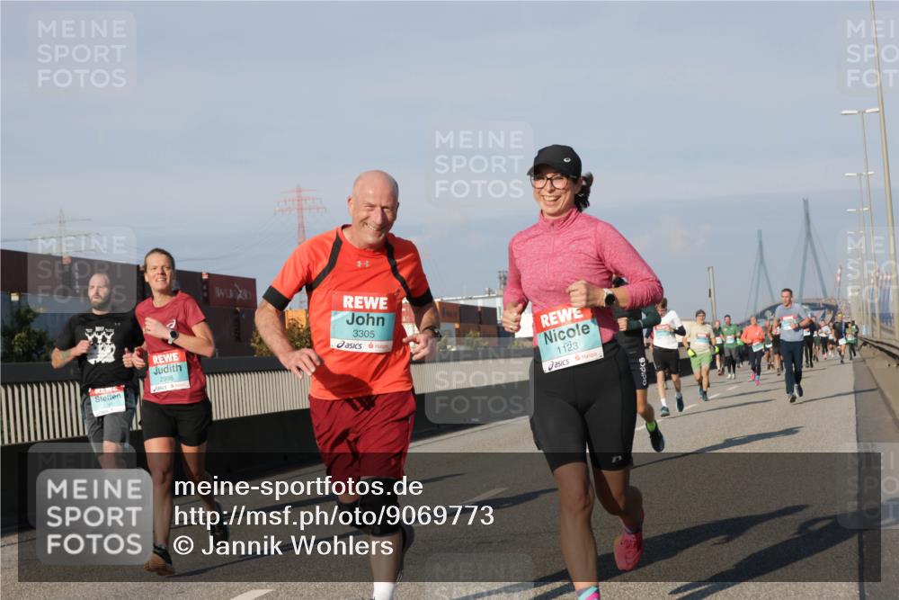 03.10.2025 - Köhlbrandbrückenlauf Jannik Wohlers http://msf.ph/oto/9069773 03.10.2025 09:48:38 Position 3 2998, 3305, 1123 meine-sportfotos.de