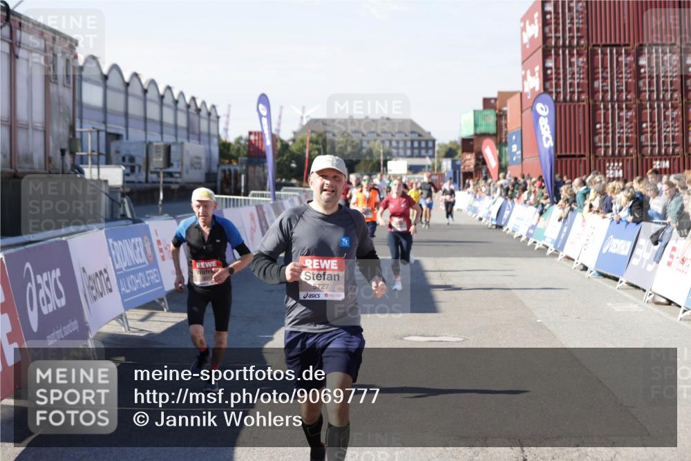 03.10.2025 - Köhlbrandbrückenlauf Jannik Wohlers http://msf.ph/oto/9069777 03.10.2025 13:14:04 Ziel 4188, 4306, 4313, 4612, 4785, 4868, 5700, 5727, 6318, 6766 meine-sportfotos.de