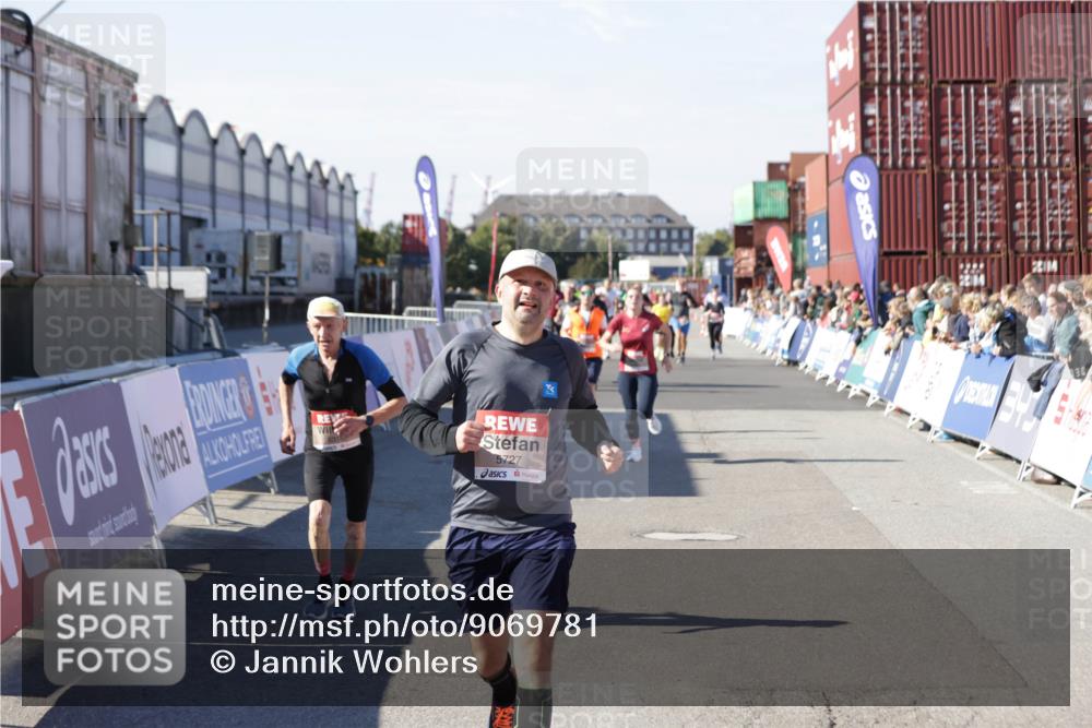 03.10.2025 - Köhlbrandbrückenlauf Jannik Wohlers http://msf.ph/oto/9069781 03.10.2025 13:14:04 Ziel 4188, 4306, 4313, 4612, 4785, 4868, 5700, 5727, 6318, 6766 meine-sportfotos.de