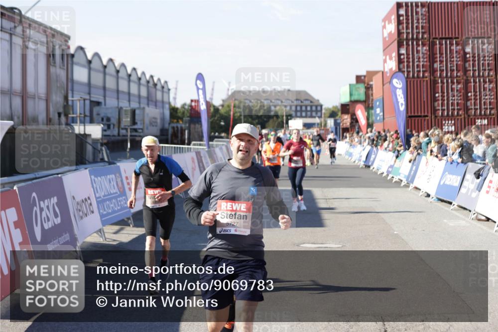 03.10.2025 - Köhlbrandbrückenlauf Jannik Wohlers http://msf.ph/oto/9069783 03.10.2025 13:14:04 Ziel 4188, 4306, 4313, 4612, 4785, 4868, 5700, 5727, 6318, 6766 meine-sportfotos.de