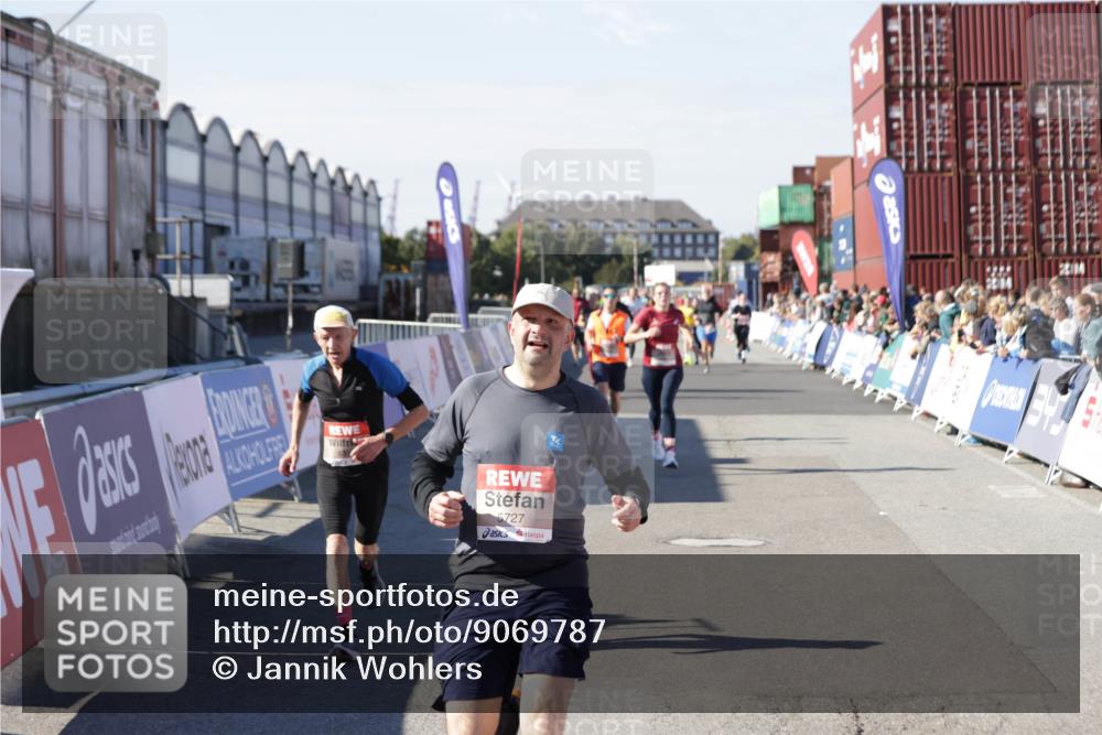 03.10.2025 - Köhlbrandbrückenlauf Jannik Wohlers http://msf.ph/oto/9069787 03.10.2025 13:14:04 Ziel 4188, 4306, 4313, 4612, 4785, 4868, 5700, 5727, 6318, 6766 meine-sportfotos.de