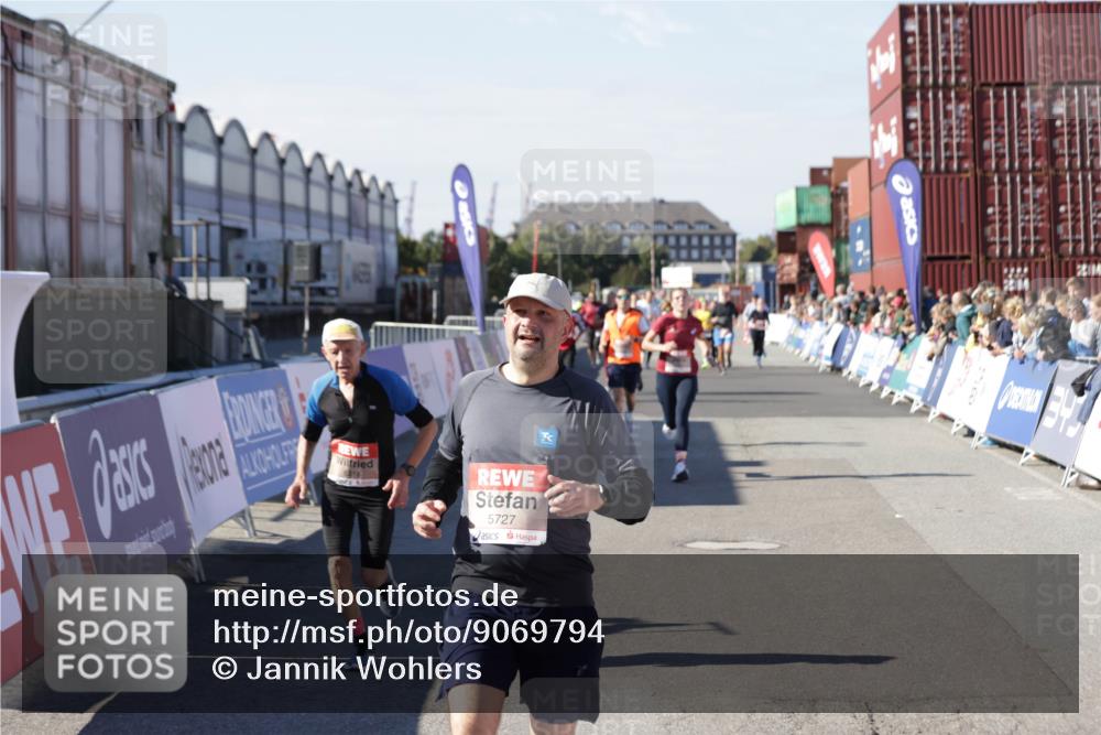 03.10.2025 - Köhlbrandbrückenlauf Jannik Wohlers http://msf.ph/oto/9069794 03.10.2025 13:14:04 Ziel 4188, 4306, 4313, 4612, 4785, 4868, 5700, 5727, 6318, 6766 meine-sportfotos.de